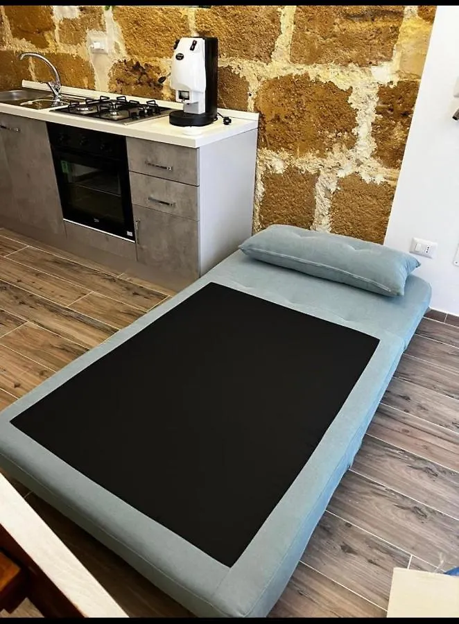 La Maison Avola 0*,