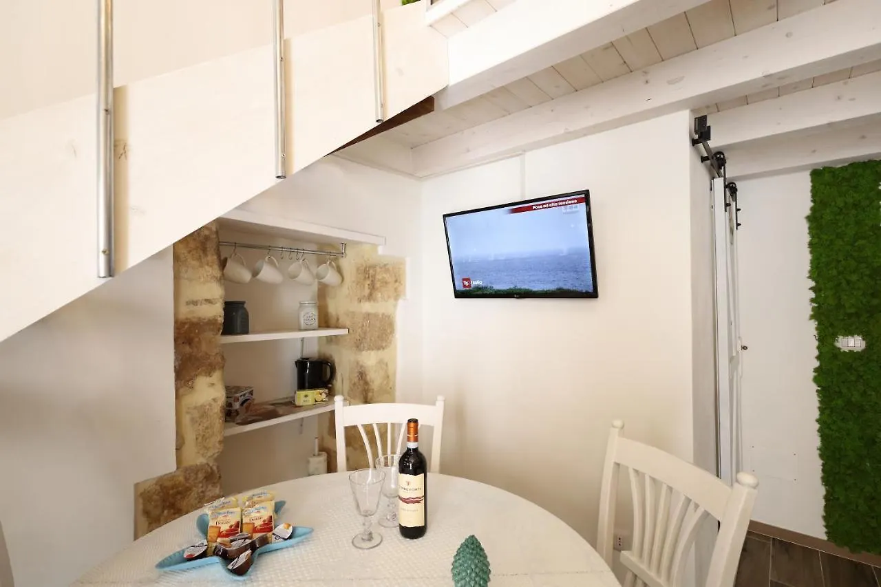 La Maison Avola 0*,