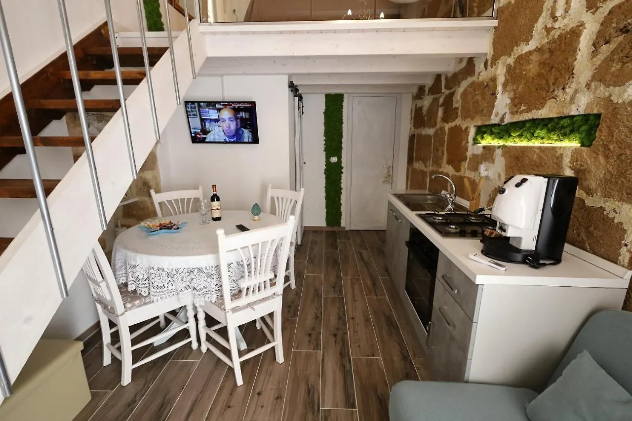 La Maison Avola