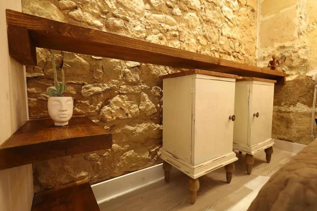 La Maison Avola 0*,