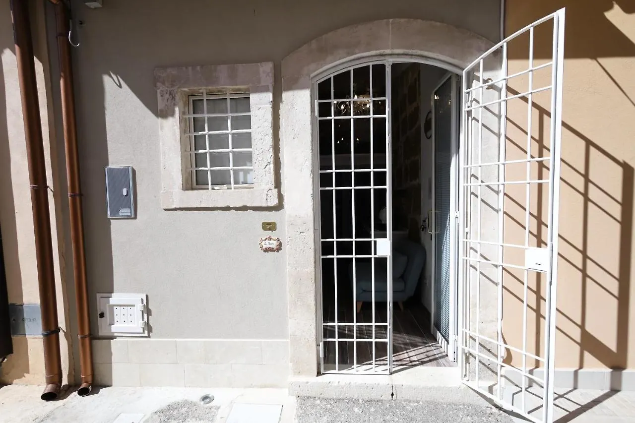 La Maison Avola 0*,  Italy